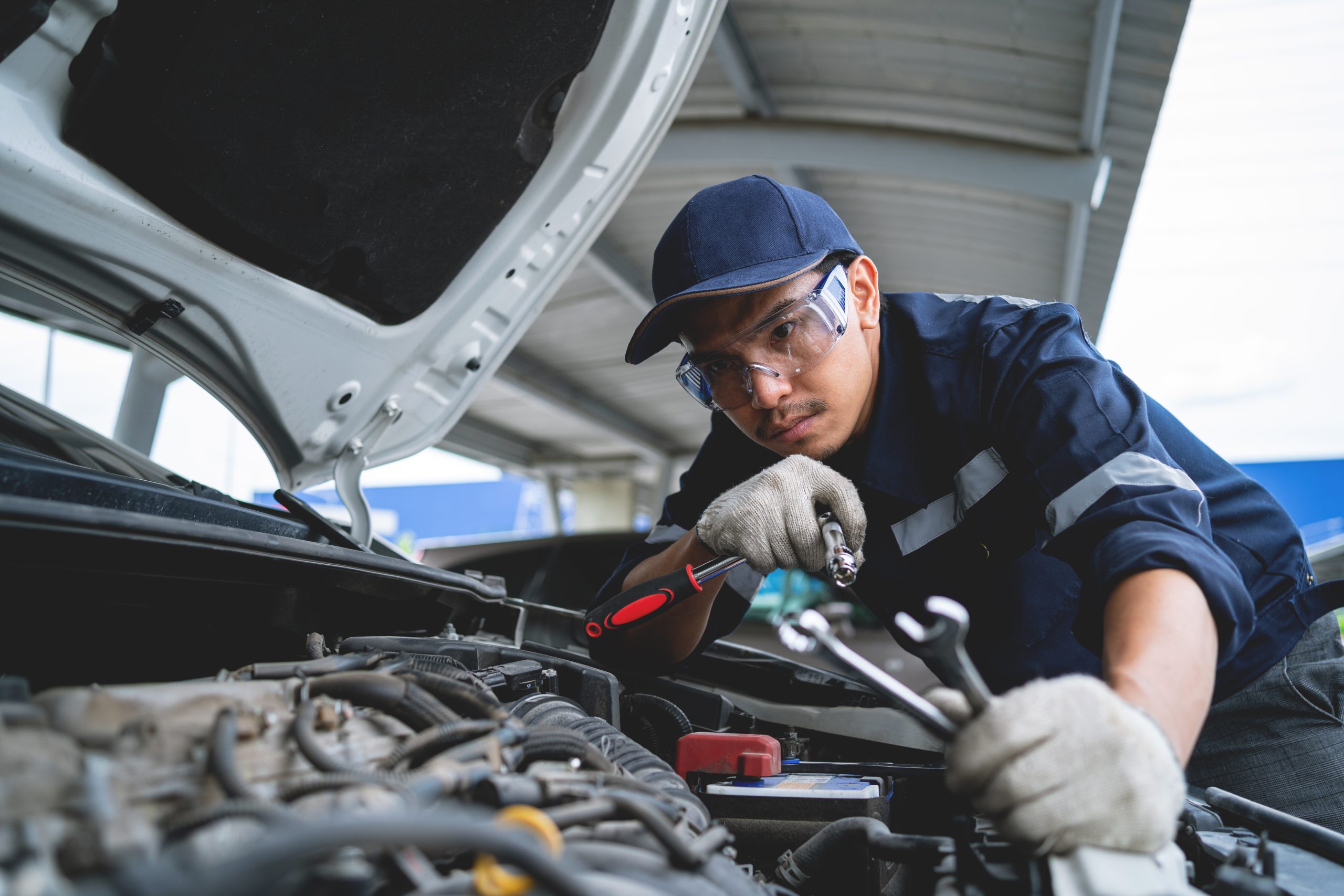 Auto Mechanic (Light Trucks and Vehicles)